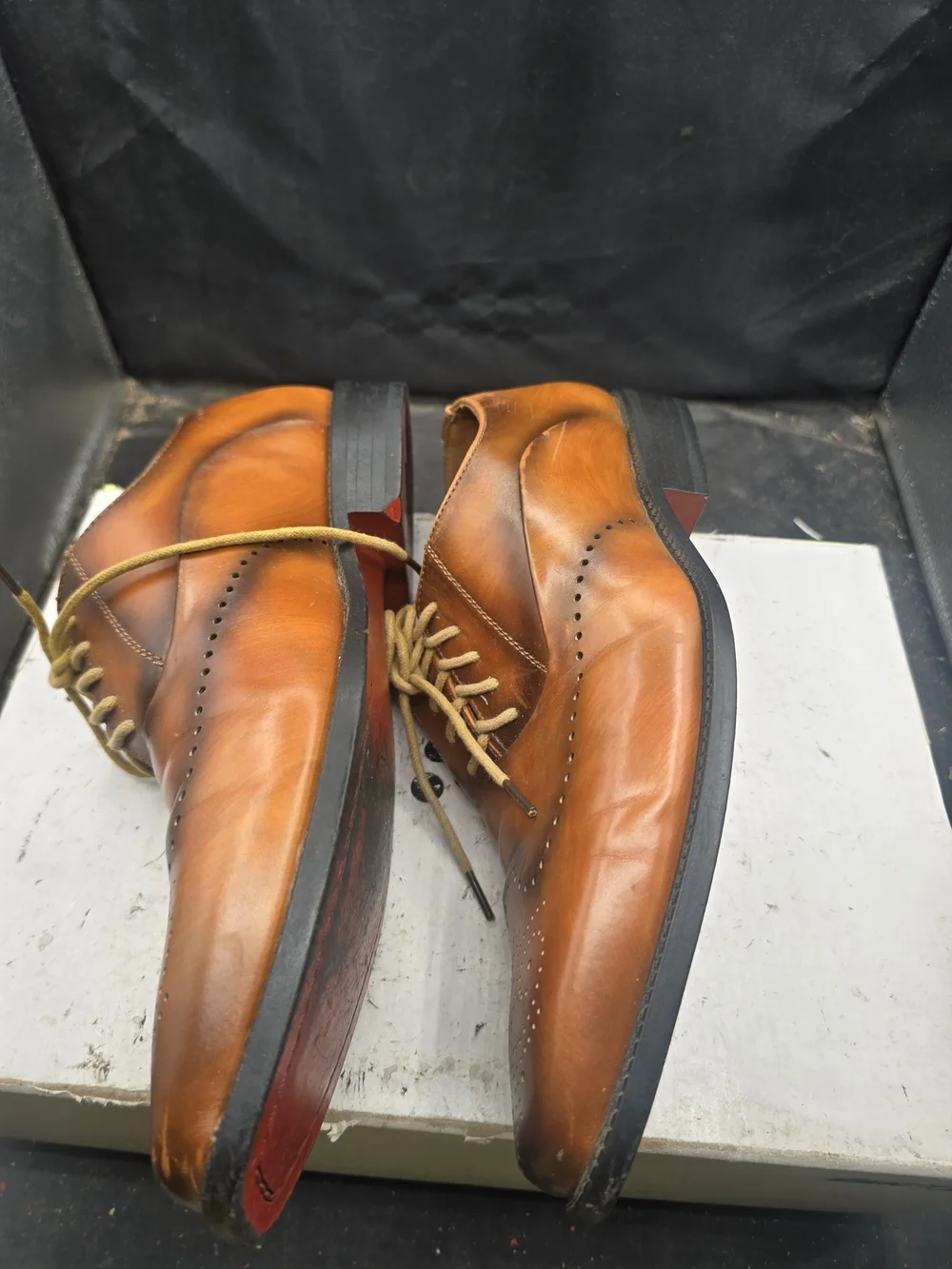 Men's Tan Leather Brogue Derby Shoes — Elegant Burnished Finish